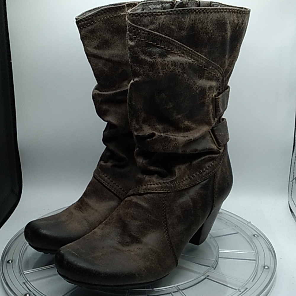 Bare Traps 6M brown heeled boots 👢